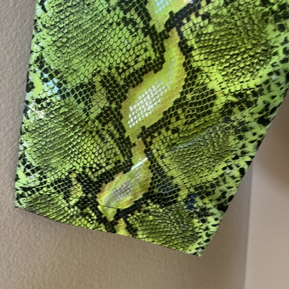 NOIZE Neon Lime Maya Faux SnakeskinTrench Coat NWT - Picture 4 of 15